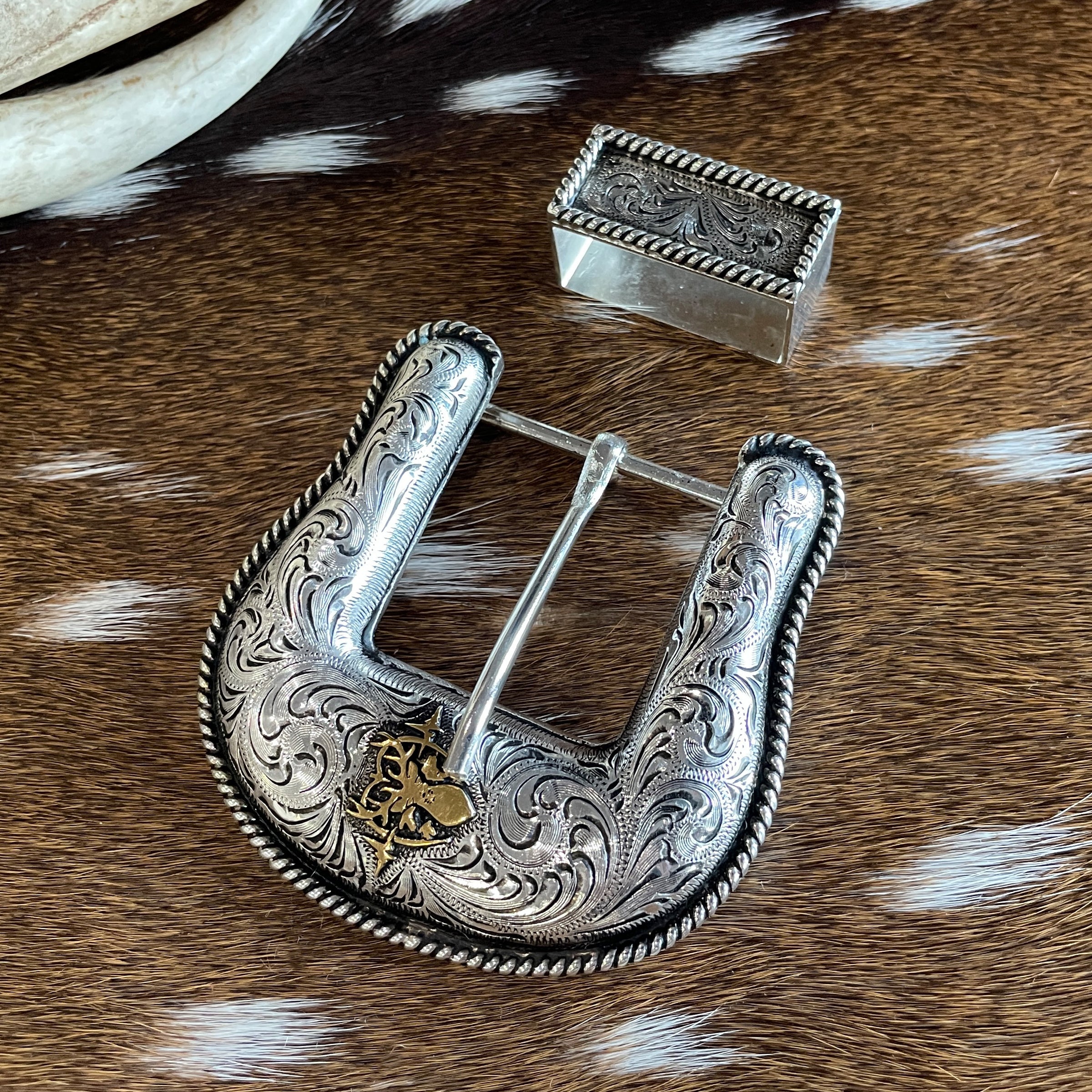 Heartbeat of a Hunter Domed Western Belt Buckle