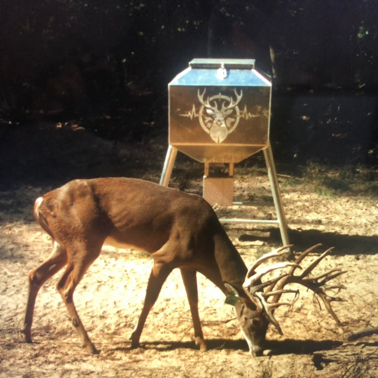 350 lb. Aluminum Feeder – Durable and Efficient Wildlife Feeding Solution