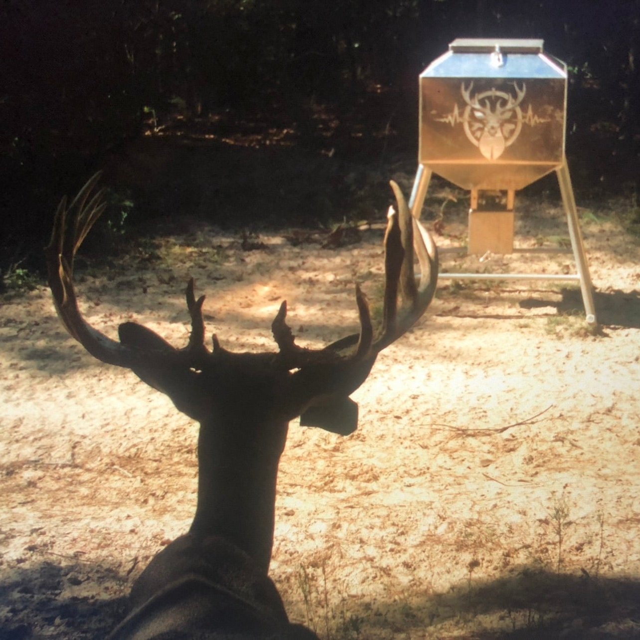 350 lb. Aluminum Feeder – Durable and Efficient Wildlife Feeding Solution