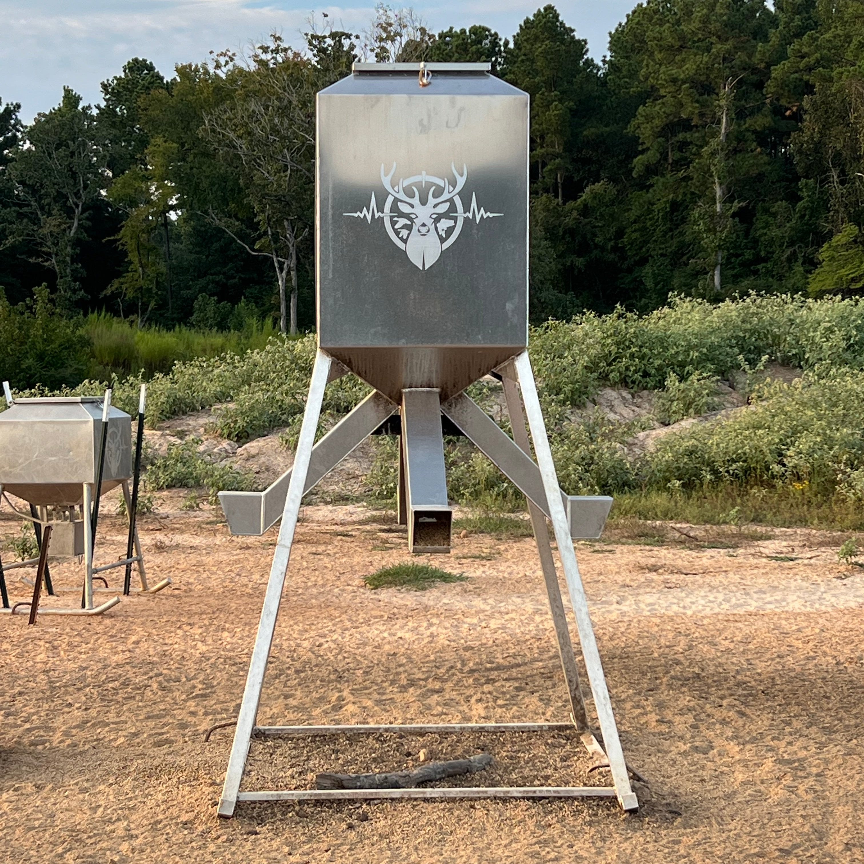 1,000 lb. Aluminum Feeder – Safe and Durable Feeding Solution