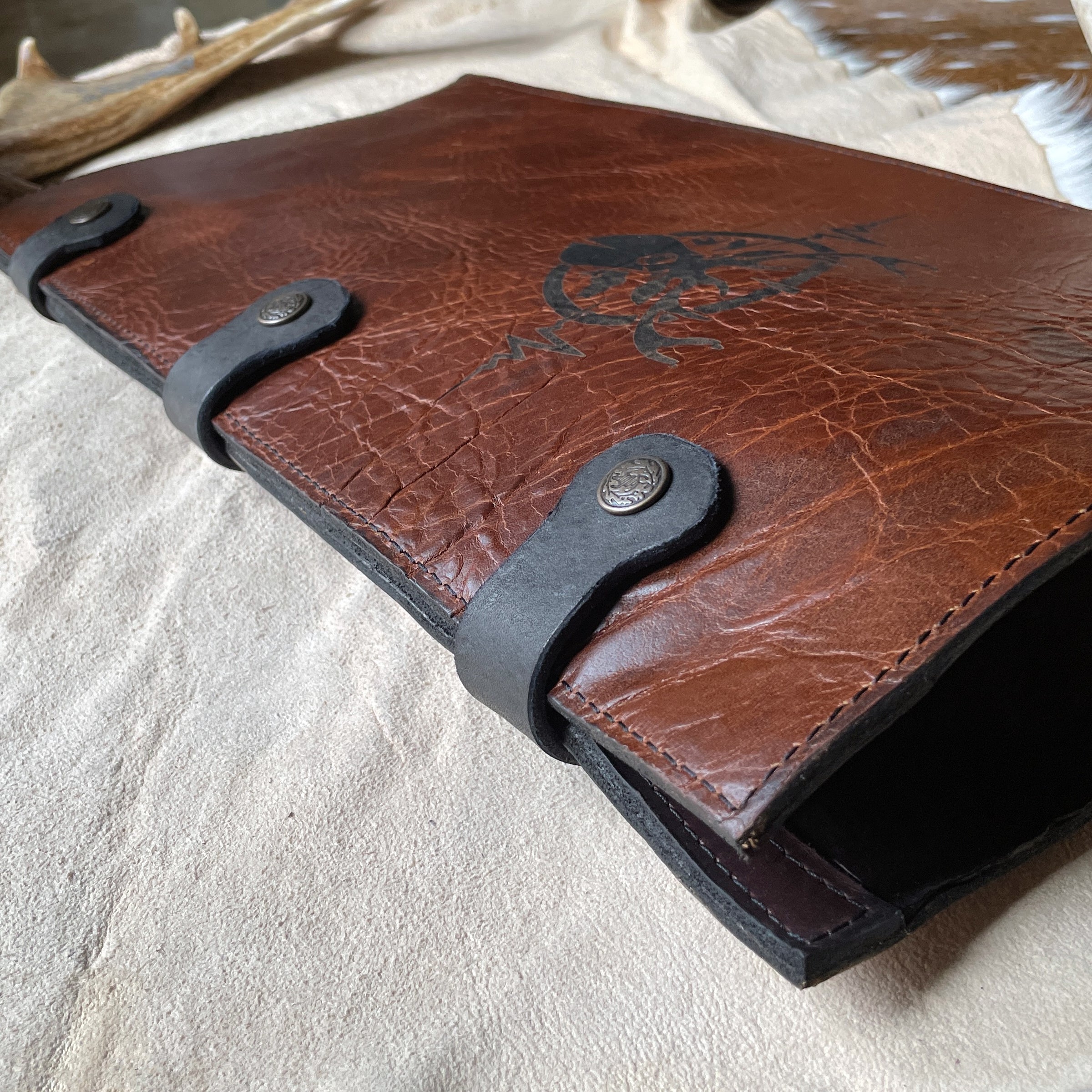 Heartbeat of a Hunter Leather Menu Case – Your Culinary Companion on the Go