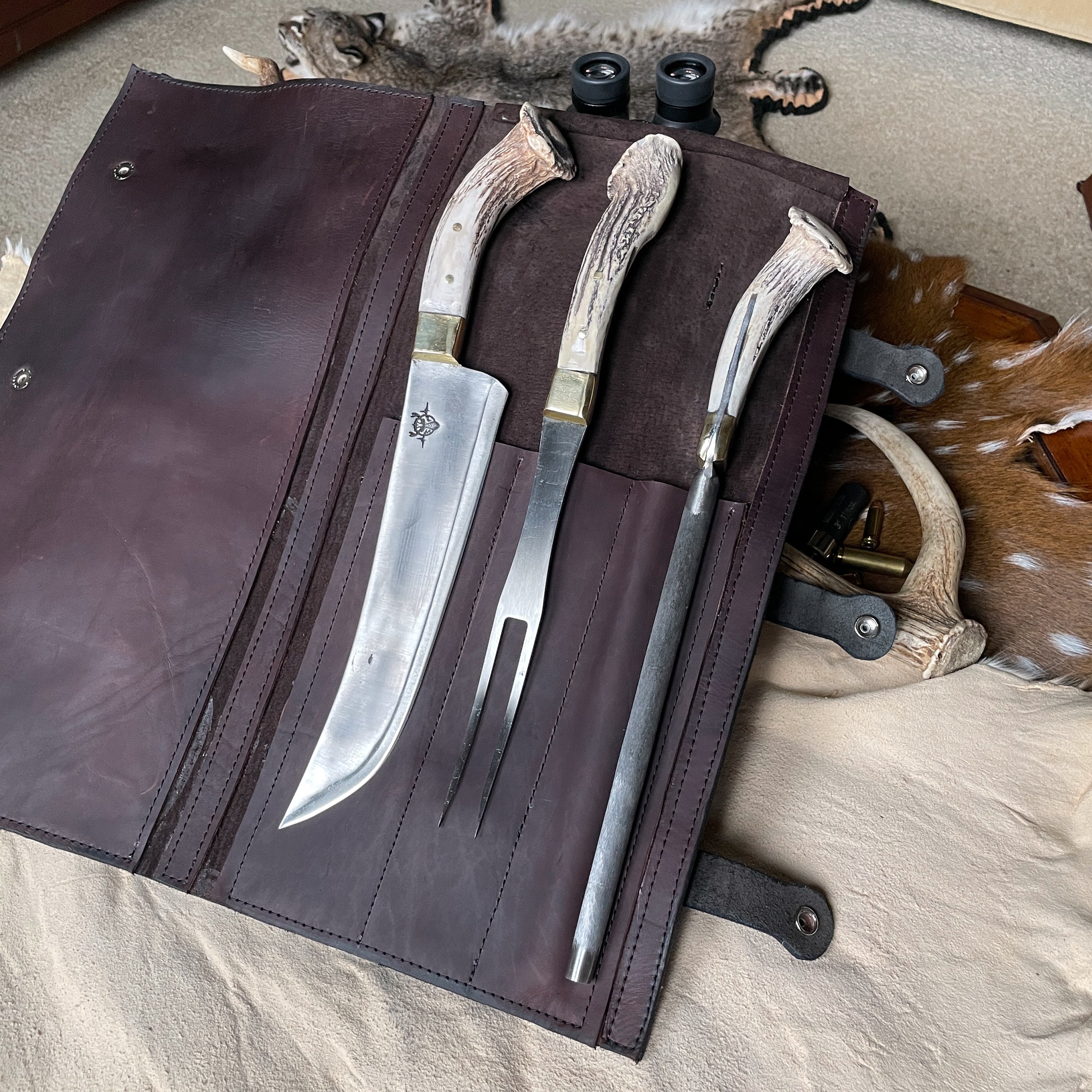 Heartbeat of a Hunter Leather Menu Case – Your Culinary Companion on the Go