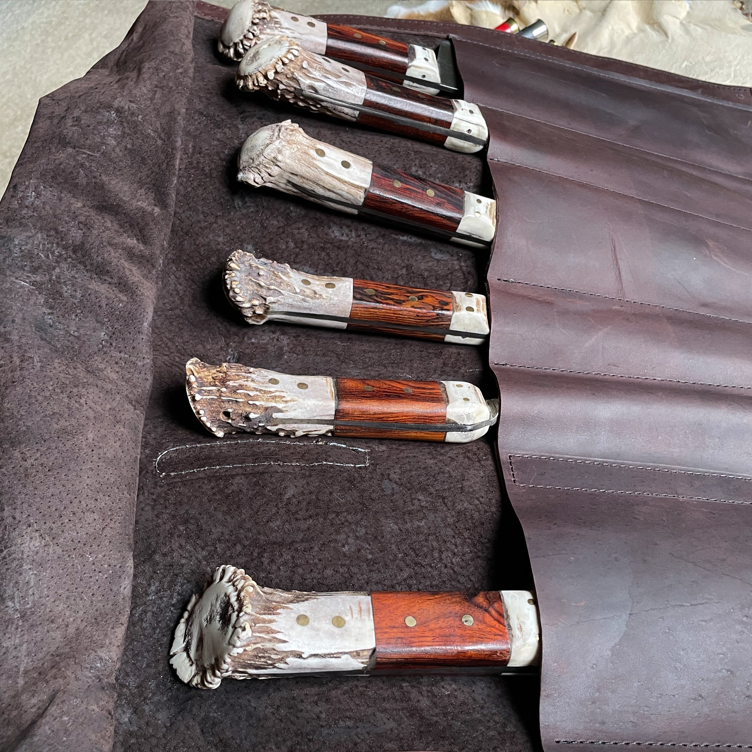 Heartbeat of a Hunter "The Cowboy" Knife Roll – The Essential Companion for Outdoor Chefs