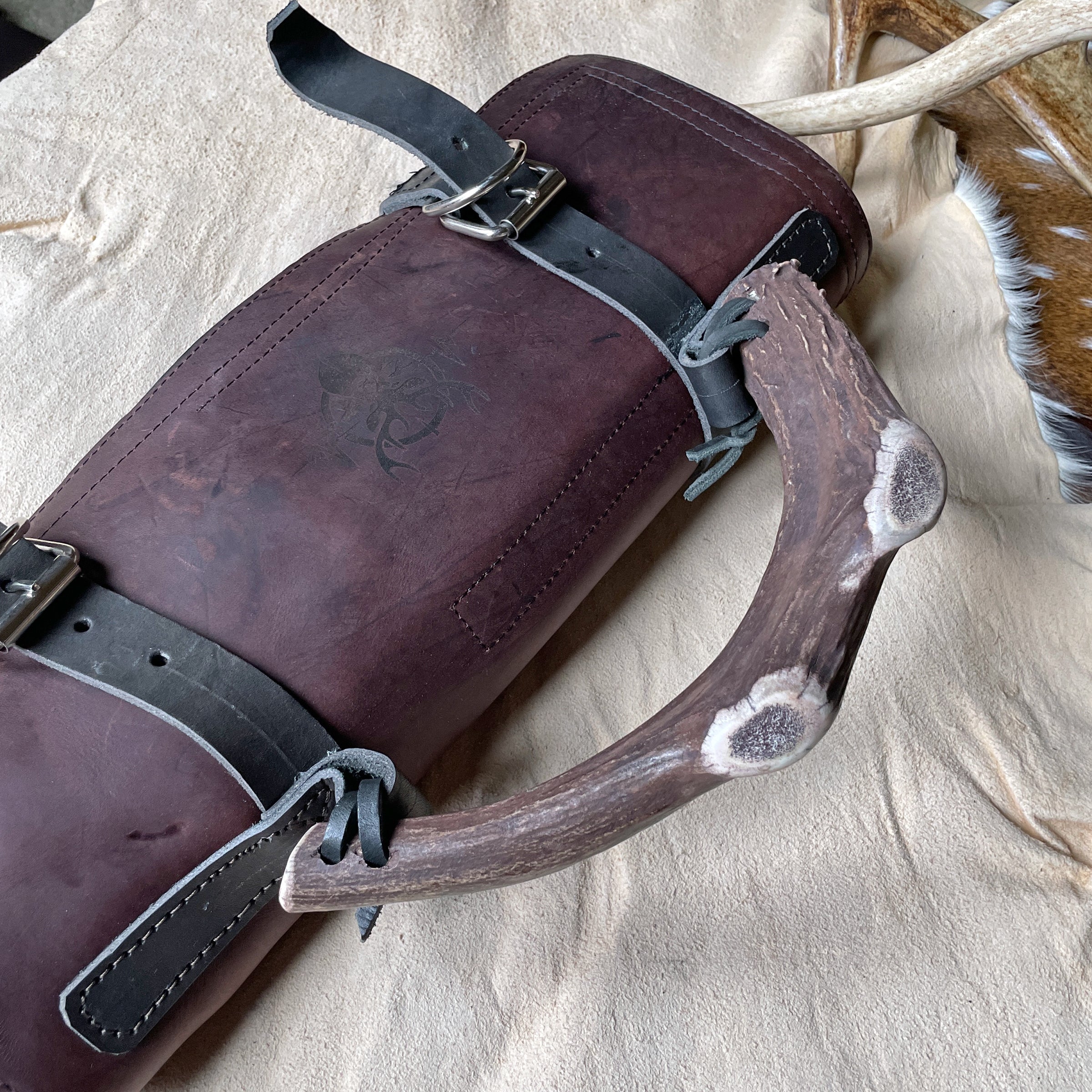 Heartbeat of a Hunter "The Cowboy" Knife Roll – The Essential Companion for Outdoor Chefs
