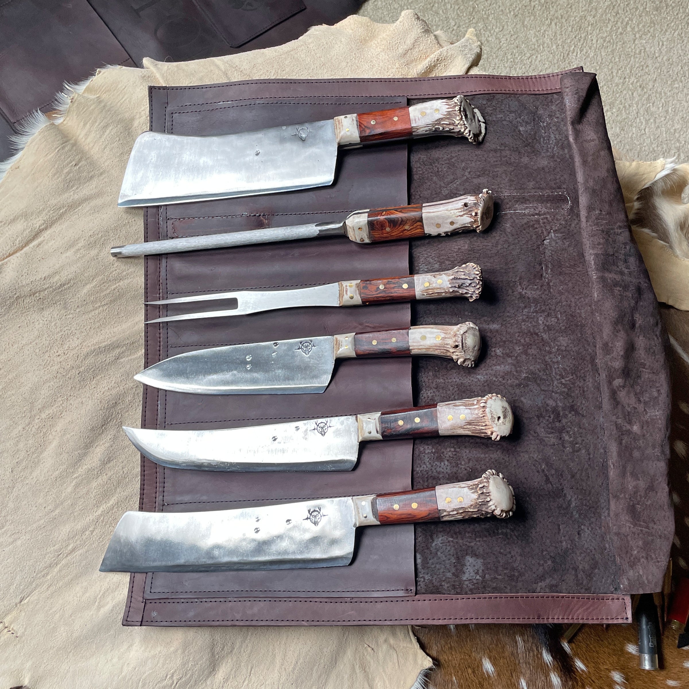 Heartbeat of a Hunter "The Cowboy" Knife Roll – The Essential Companion for Outdoor Chefs