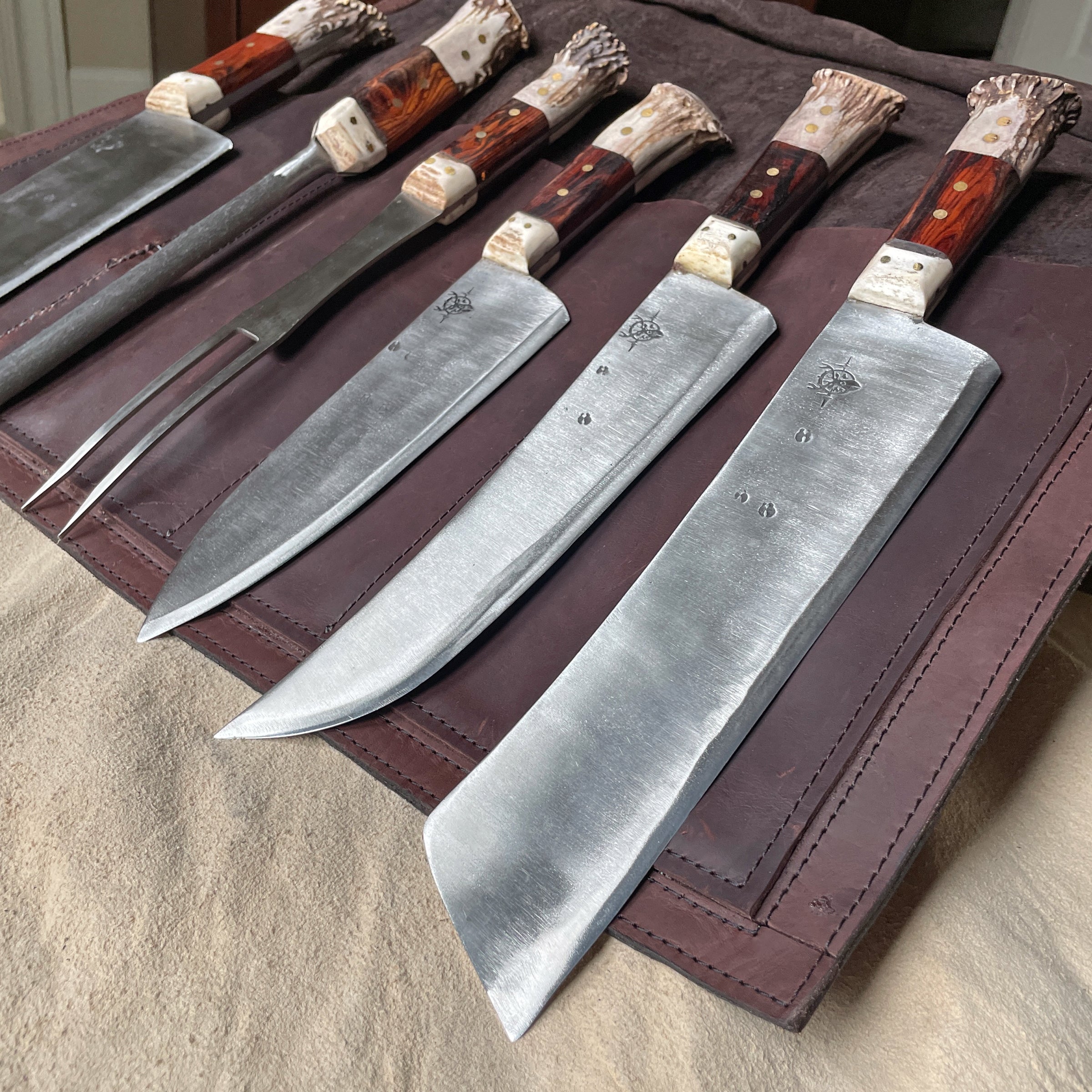 Heartbeat of a Hunter "The Cowboy" Knife Roll – The Essential Companion for Outdoor Chefs