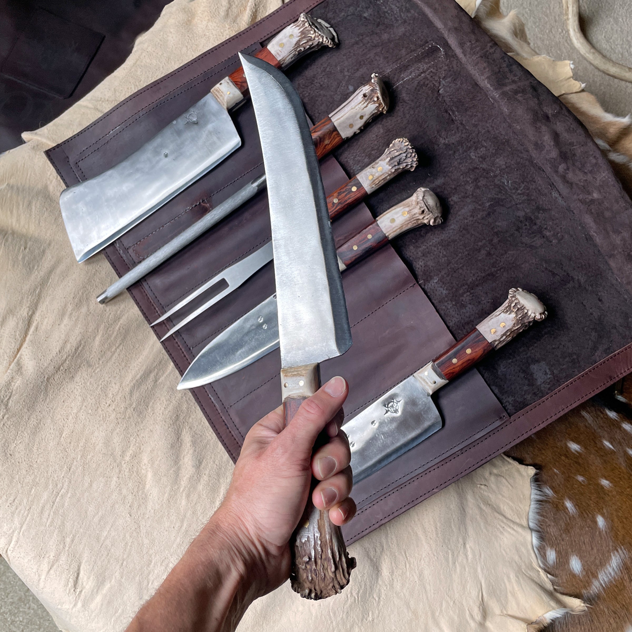 Heartbeat of a Hunter "The Cowboy" Knife Roll – The Essential Companion for Outdoor Chefs