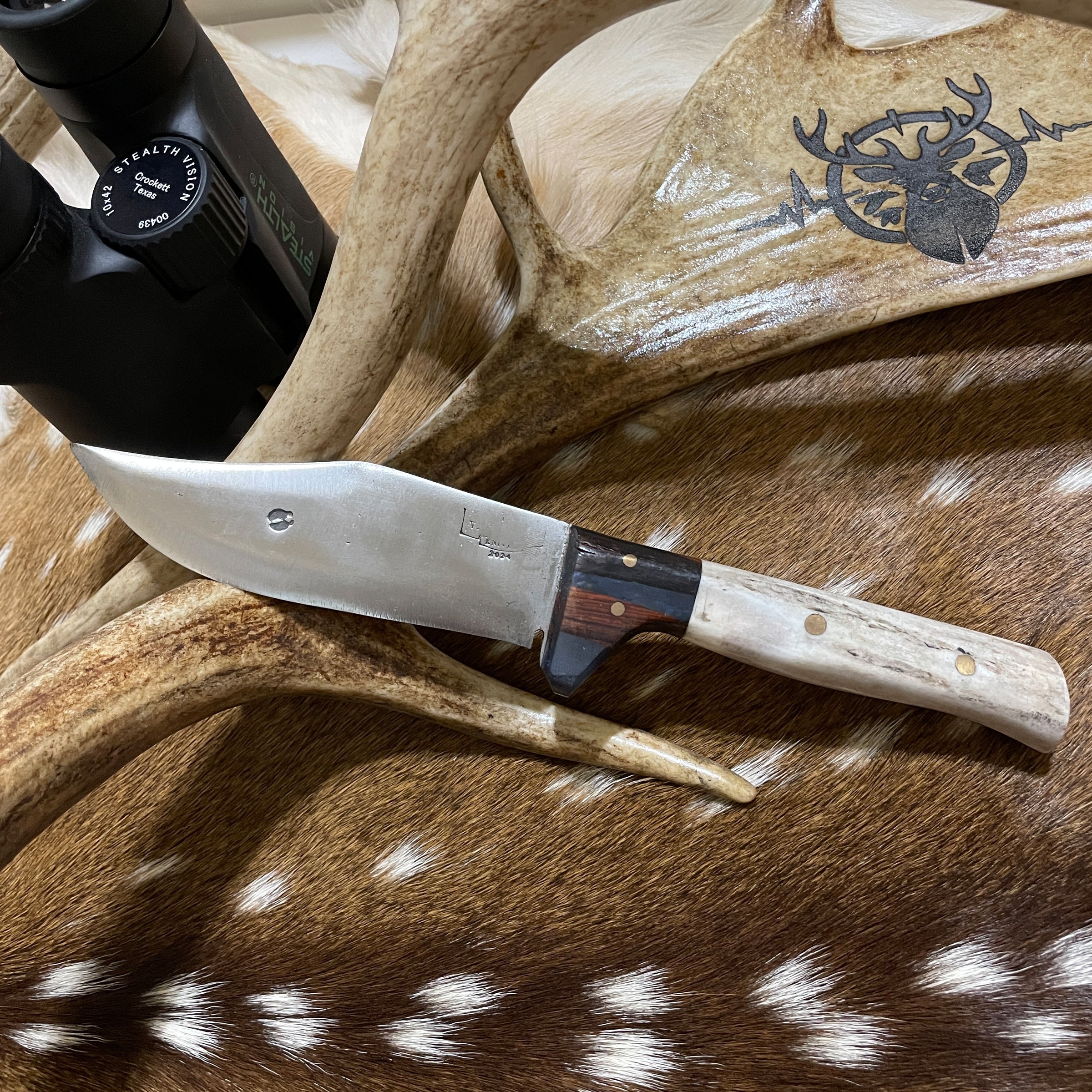 Heartbeat of a Hunter "The Outdoorsman" Knife – A Testament to Craftsmanship and Durability